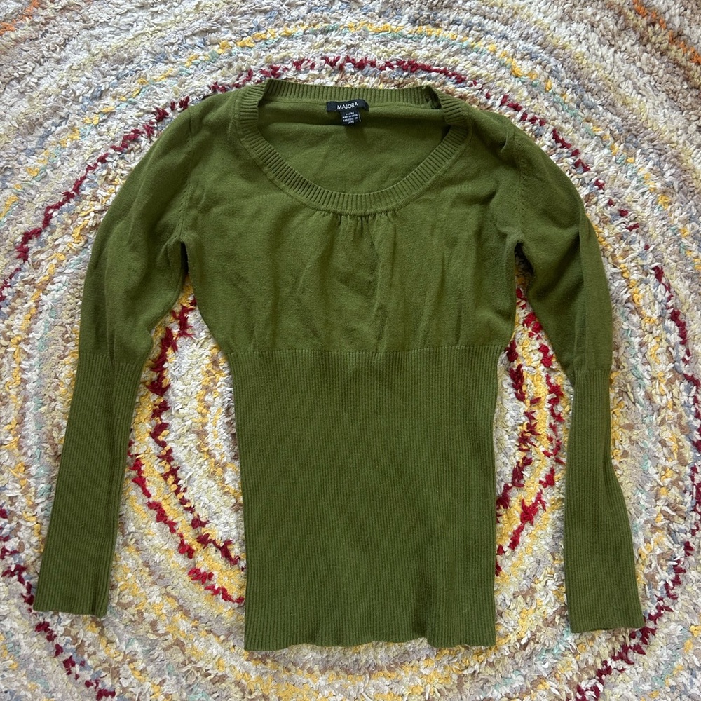 Green long sleeve scoop neck top